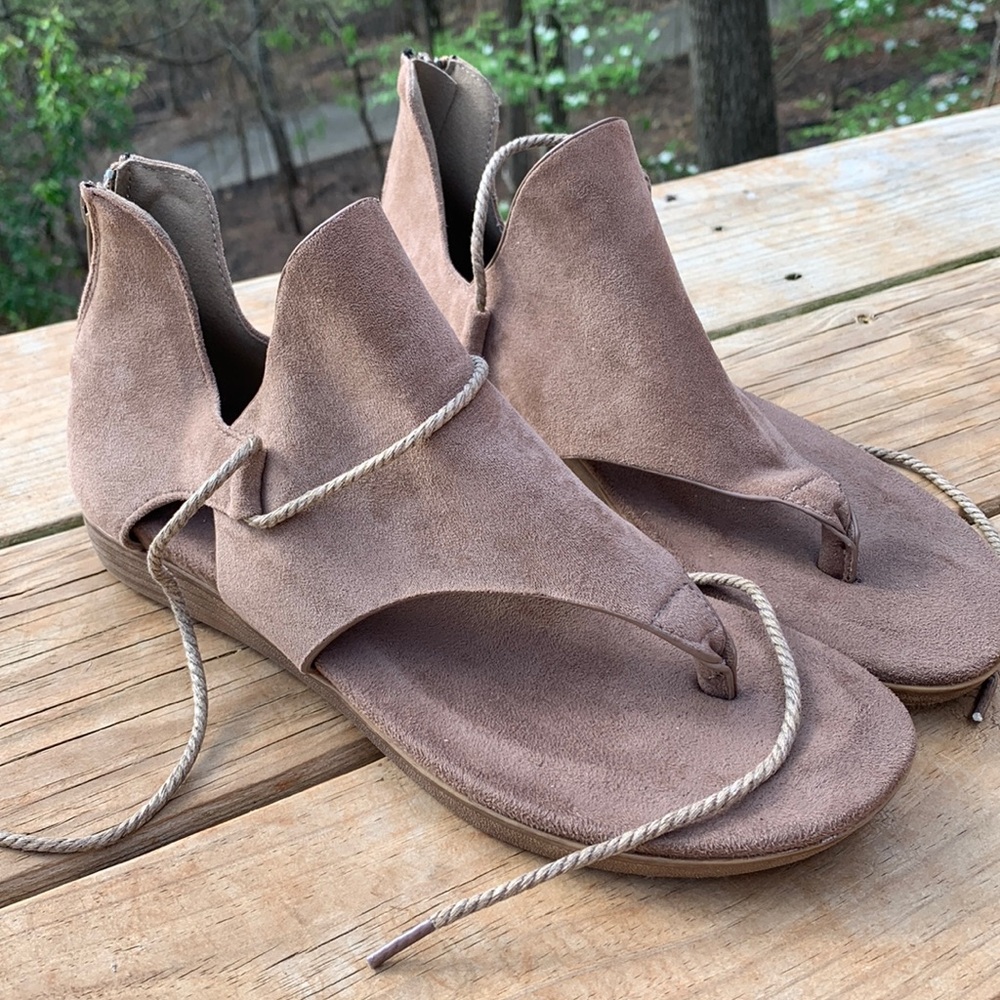 PIERRE DUMAS KORI SANDAL Sz 8.5